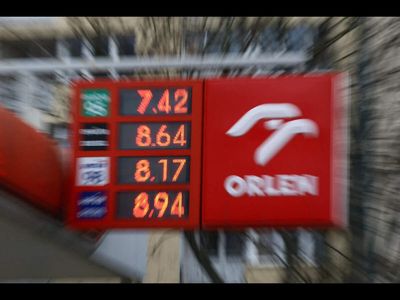 US fuel prices surge ahead of midterm elections 2026; Republican candidates face pressure as voters struggle with rising costs