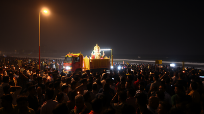 Visarjan at Girgaum Chowpatty: Best Viewing Points, Peak Hours and the Crowd Reality