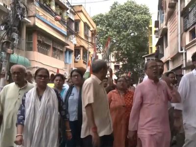 TMC, BJP workers clash in southeast Kolkata over control of local party office, many injured
