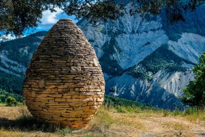 ‘To sleep in a sculpture is a wonderful idea’: a hike along Andy Goldsworthy’s epic art trail in Haute-Provence
