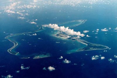 UK to review Chagos Islands handover as Trump criticises ‘terrible’ deal in front of Burnham