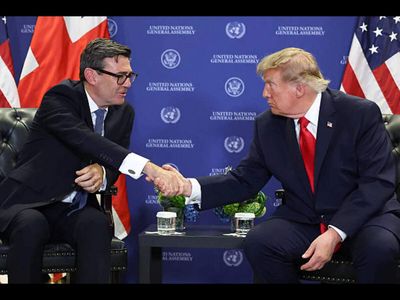 Donald Trump took the 'alpha’ position during his meeting with Andy Burnham, but one moment changed the UK PM's body language