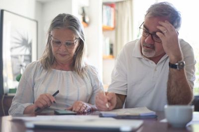 A Couple Makes $150,000 — What’s Actually Left Monthly After Taxes, and Why It’s Thousands Less in Some States