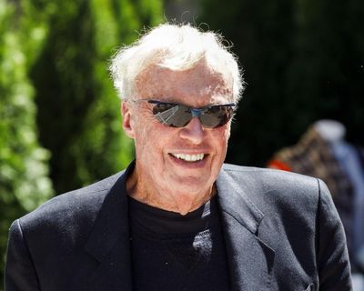 Nike co-founder gives $1bn to University of Oregon in historic donation