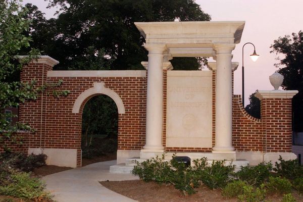 Packaged kratom found at death scenes of two Ole Miss students. How dangerous is the drug?