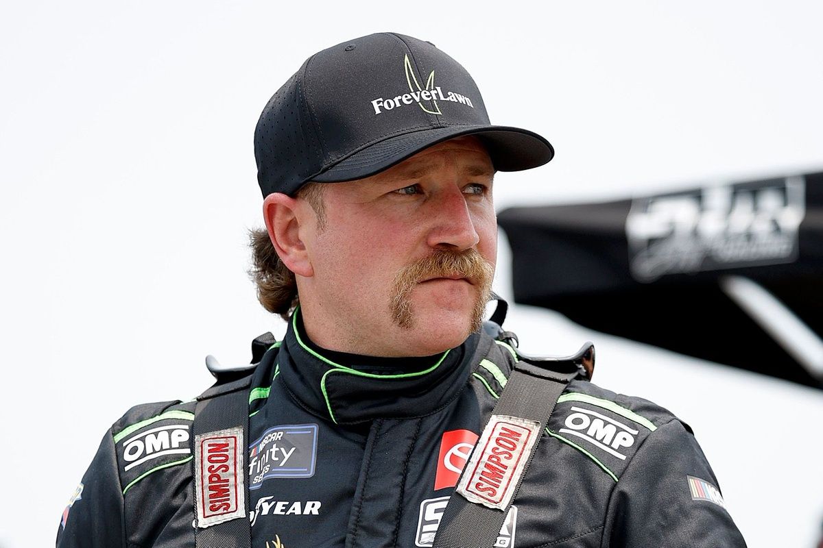 Jeffrey Earnhardt announces he will be racing NASCAR…