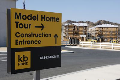 KB Home Beats Profit Forecasts but Lowers Its Year-End Price Outlook: What It Signals for U.S. Buyers