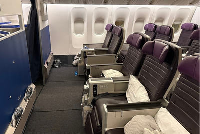 $100 Credit for Enduring Lewd Act? Woman Reports Man Pleasuring Himself, Claims United Made Her Sit Beside Him Anyway