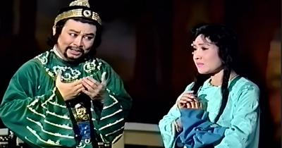 Quế Trân khóc khi xem ba Thanh Tòng diễn cùng nghệ sĩ Lệ Thủy trong Áo cưới trước cổng chùa