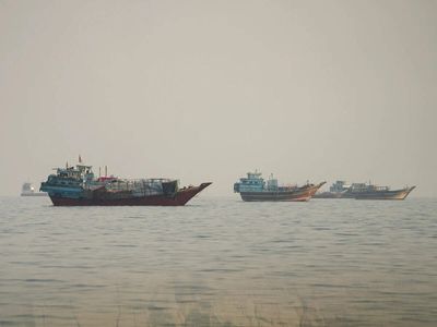 Shipping traffic via Strait of Hormuz stays lower than 10-day average, data shows