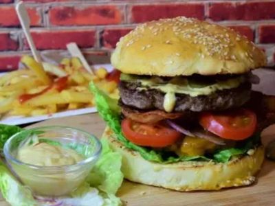 India takes battle against junk food to shops near schools