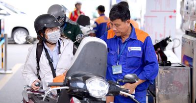 Giá xăng dầu tiếp tục tăng mạnh, xăng sinh học thêm gần 1.500 đồng/lít