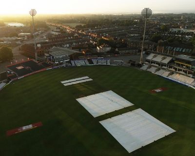 Warwickshire blow through Leicestershire to home in on title: County Championship cricket, day one – as it happened