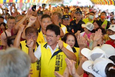 邱建富自行退黨仍被開除 質疑「黨紀雙標」點名林宜瑾、徐佳青