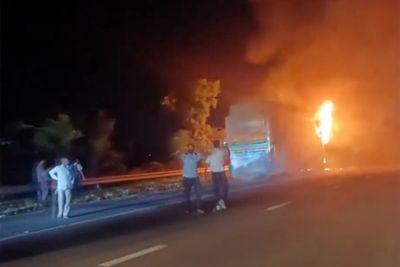 Devastating fire on tourist bus in northern India kills at least nine
