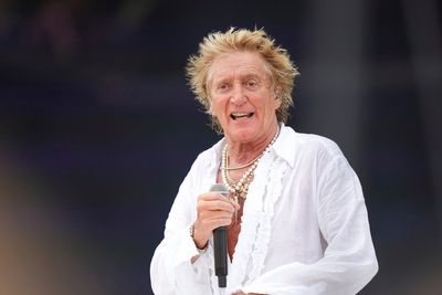 Penny Lancaster shares how Rod Stewart’s health issues were discovered