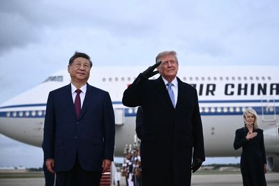 Trump immediately mocked online for getting spooked next to President Xi
