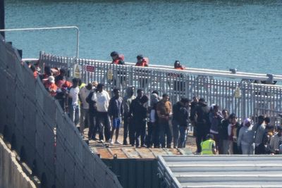 Government to ‘push further and harder’ after 781 cross Channel in one day