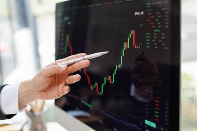 When One Stock Hits 40% of Your Portfolio: The Tax Bill of Trimming vs. the Risk of Holding