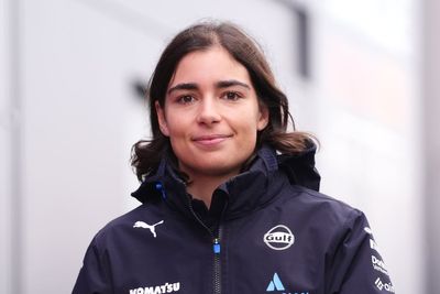 Jamie Chadwick joins elite group of British women to drive F1 car after test