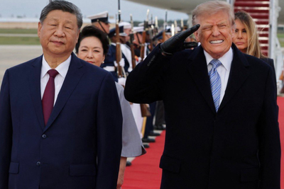 Trump Wincing During B-1 Bomber Flyover Fuels Dementia Claims as Xi Jinping Barely Reacts Beside Him