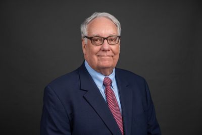Warren Buffett's Son Skipped College to Become a Farmer, Now He's Chairman of $1.1T Berkshire Hathaway