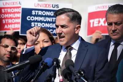 NY Latino Leaders Won $30M and an ICE Mask Ban. A Judge Froze the Ban