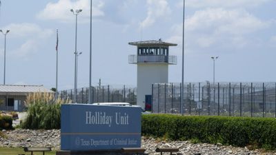 Judge orders Texas to install air conditioning in all prisons by the end of 2029. What inmates are doing now got him to say: ‘not humane conditions’