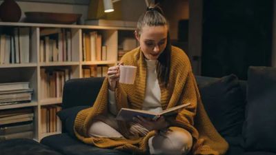 Caffeine Linked to Weaker Deep-Sleep Brain Waves Across 32 Studies, Even When Sleep Length Looked Normal