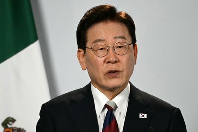 South Korea says Zelensky broke confidentiality by disclosing transfer of North Korean POWs