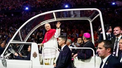Live: 80,000 young faithful greet Pope at Stade de France