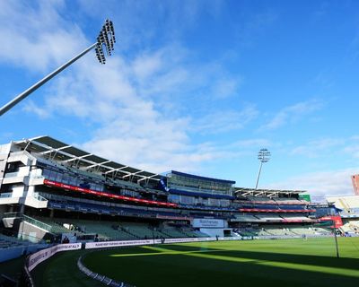 Warwickshire close on title as Somerset hopes fade: county cricket final round, day two – as it happened