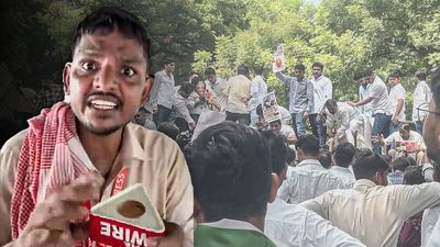 Journalists detained, microphone snatched as Delhi Police remove protesters from Jantar Mantar