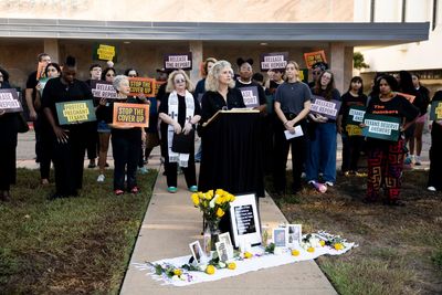 Texas’ maternal health report delay is political and puts pregnant women at risk, lawmakers say