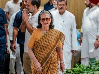Sonia, Rahul, Kharge pay rich tributes to ex-PM Manmohan Singh on his birth anniversary