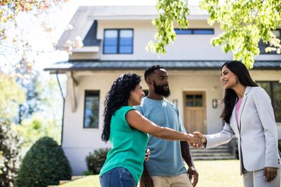 Nearly half of home sellers are now offering incentives to unload their properties—even $20,000 in concessions and all-expenses-paid cruises