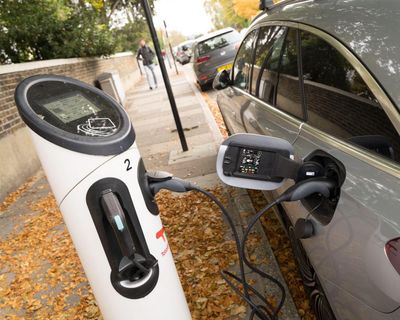 Three-quarters of UK’s popular plug-in hybrid cars unable to use rapid chargers