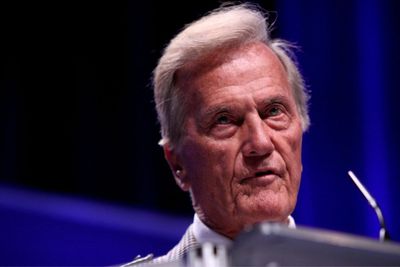 Legendary Singer Who Donald Trump Told POTUS to 'Be Quiet' Because He Is Acting 'Not Presidential'