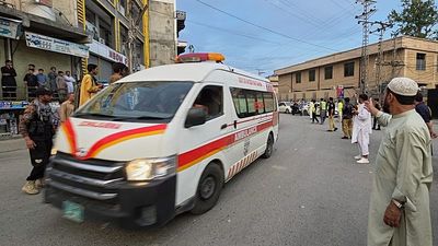 At least 11 dead following suicide bomb attack in northwestern Pakistan