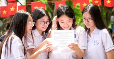 Tranh luận ‘nảy lửa’ giữ hay bỏ thi tiếng Anh vào lớp 10