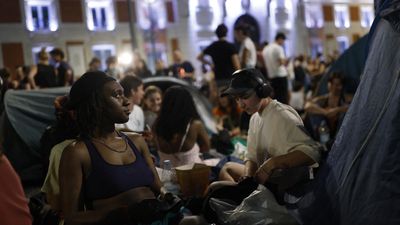 Espagne : des milliers de manifestants à Madrid pour soutenir une octogénaire expulsée de chez elle
