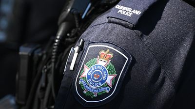 'Hero' rookie cop chases down man despite stab wounds