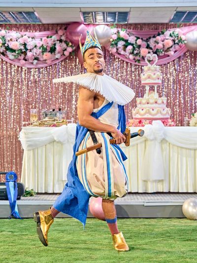 A Midsummer Night’s Dream review – Munya Chawawa bewitches in lovingly juiced-up 90s rave