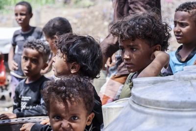 Houthi Violence Forces 130,000 Yemenis to Flee Amid Severe Aid Shortages