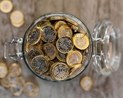 Should you lock into a fixed-rate savings account paying 5.25%?