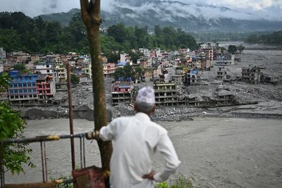 Avalanche in Himalayas kills four and leaves at least 10 people missing