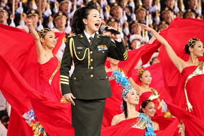 First Lady of China Peng Liyuan Impresses for 'Speaking Better English' Than the First Lady of the United States