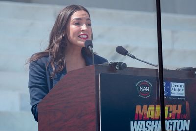 Democrats warn AOC to ‘stay away’ from swing states as polling tanks: report