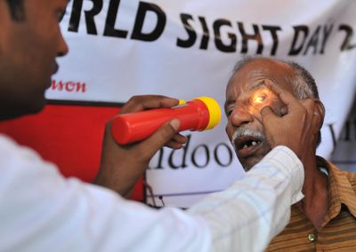 A Man Used a Massage Gun on His Closed Eyelids for Dry Eye, and Both Lenses Came Loose