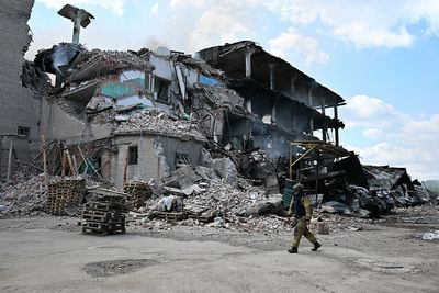 Russia Is Seeking To Encircle Several Ukrainian Cities. Ukraine Is Reportedly Managing To Push Back.